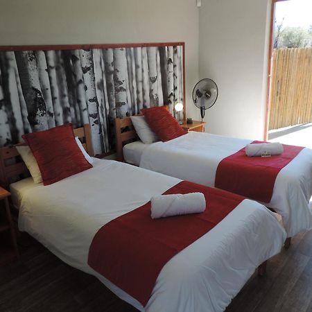 Teri-Lemveli Lodge Beaufort West Exterior foto