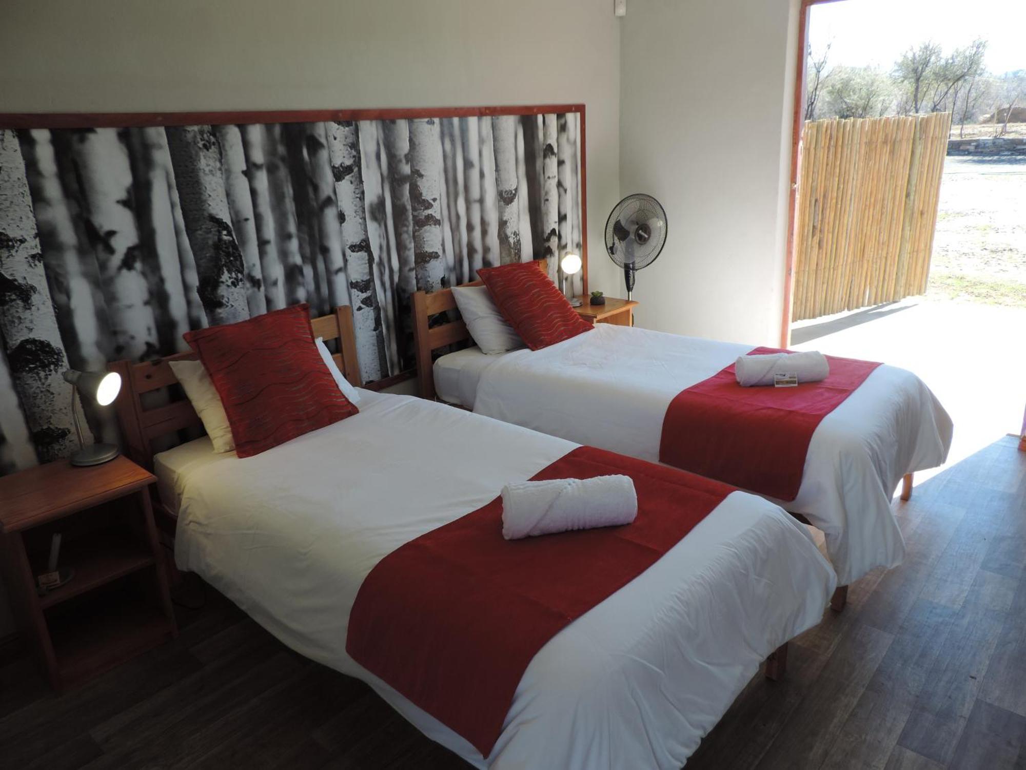 Teri-Lemveli Lodge Beaufort West Exterior foto